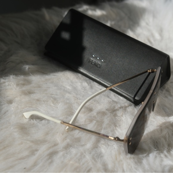 Fendi Sunglasses - Picture 6 of 6